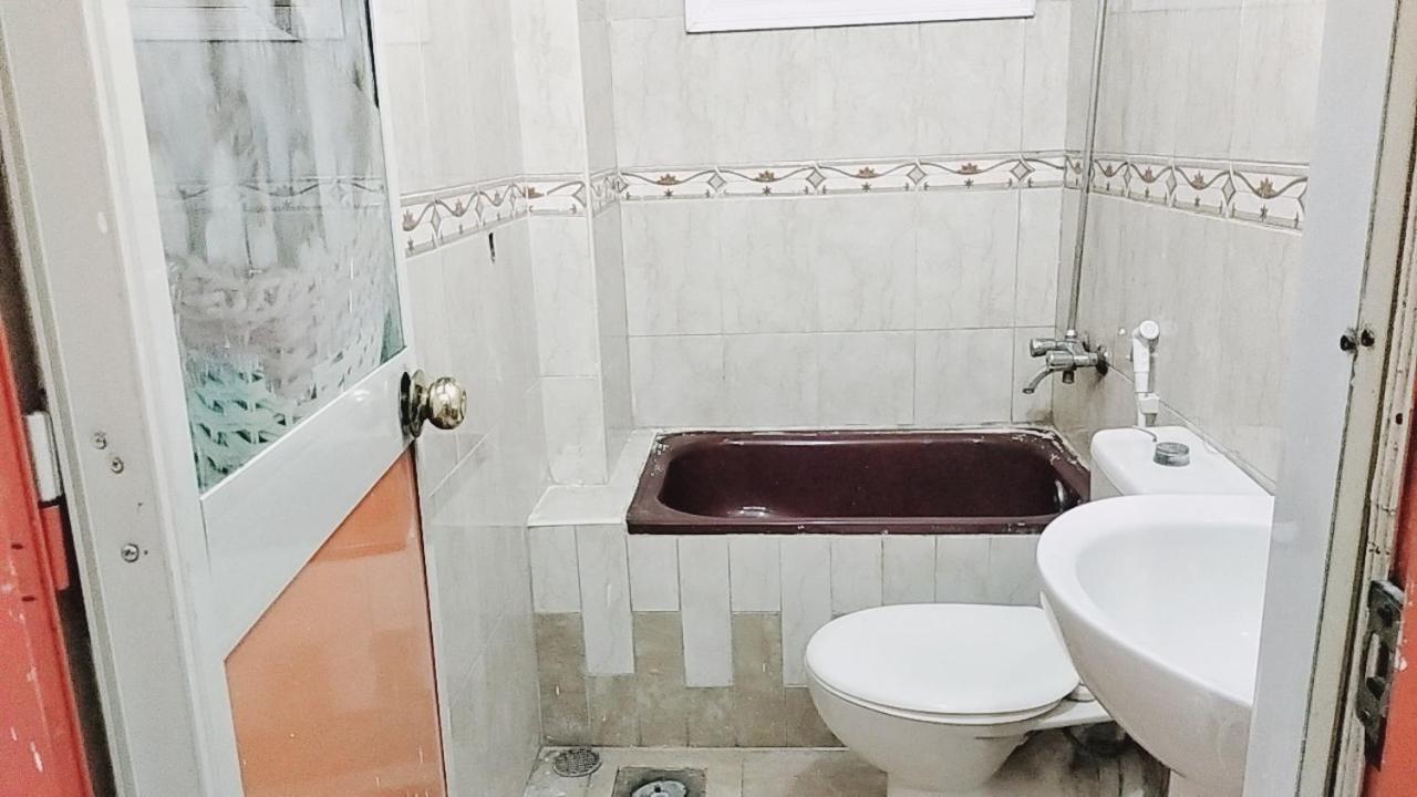 Family Apartment - Next To Abdeen Palace And Museum Kairo Exteriör bild